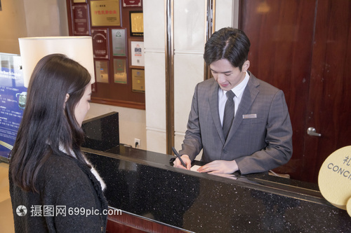 提升入住体验 酒店服务员如何高效办理客人入住登记